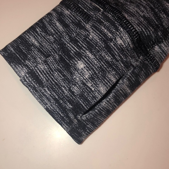 Size 4 lululemon jacket - Picture 5 of 6